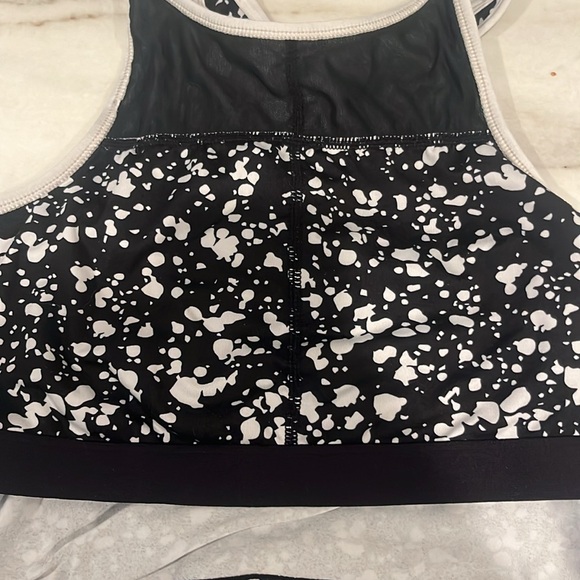 Fabletics Crop Bra (M) - Picture 4 of 5